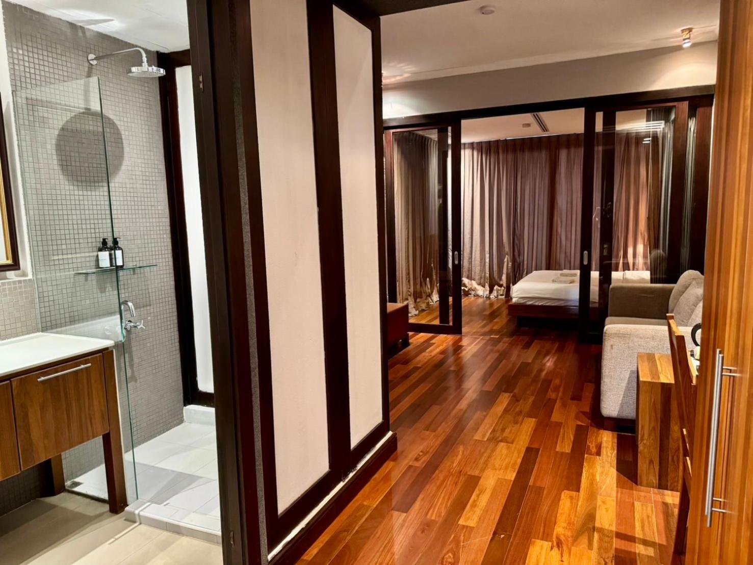 Wish Inn Silom - วิช อินน์ สีลม X Bangkok Exterior foto